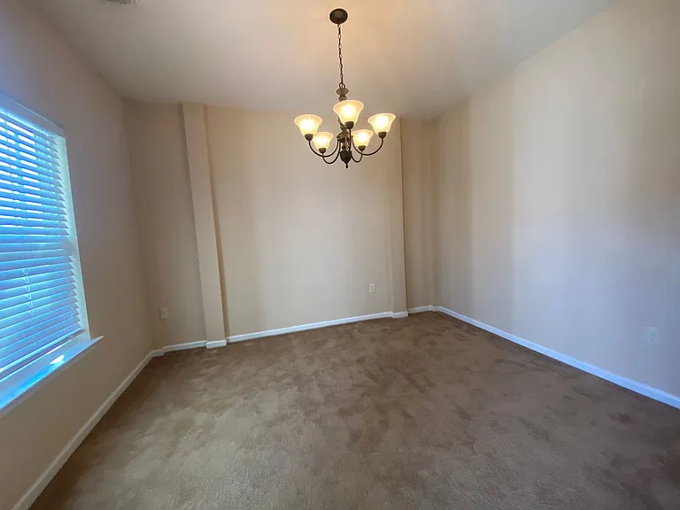 401 Barry McCaffrey L1 Maybank Vlg — Photo 3
