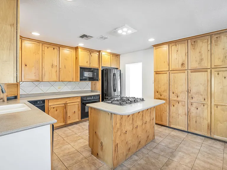8308 E Turney Ave — Photo 11