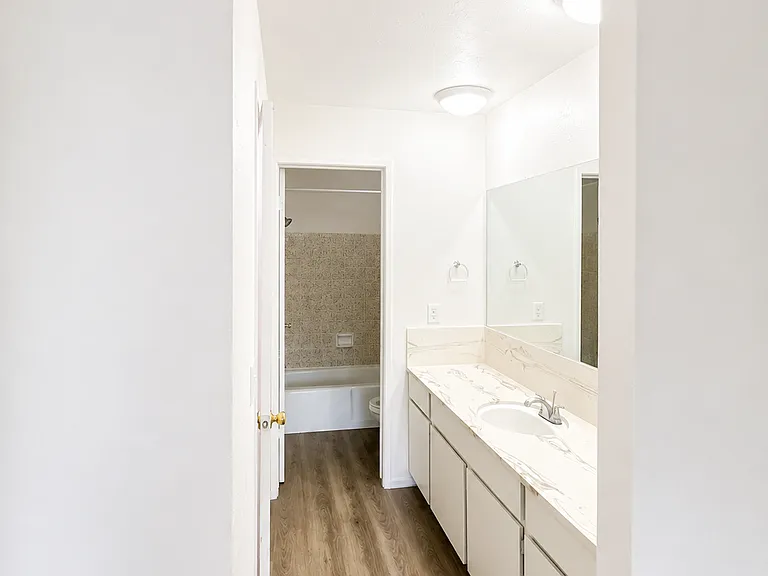 Caledonian Apartments — Photo 6