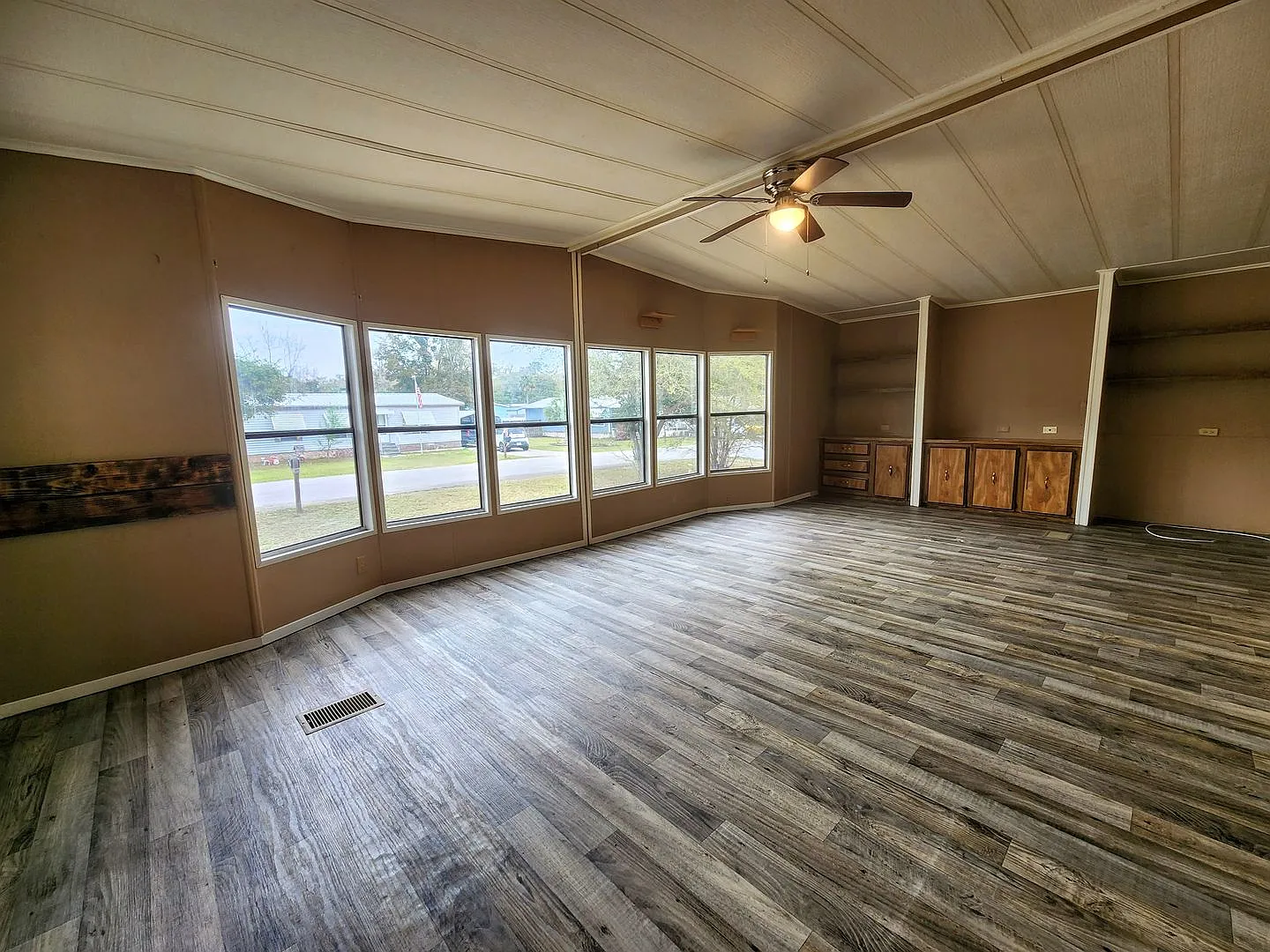HUGE 2 bed, 2 bath home has 1,586 sq ft. of living area — Photo 3