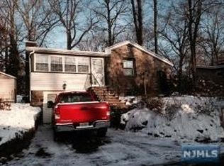 105 Beech Ter, Wayne, NJ 07470