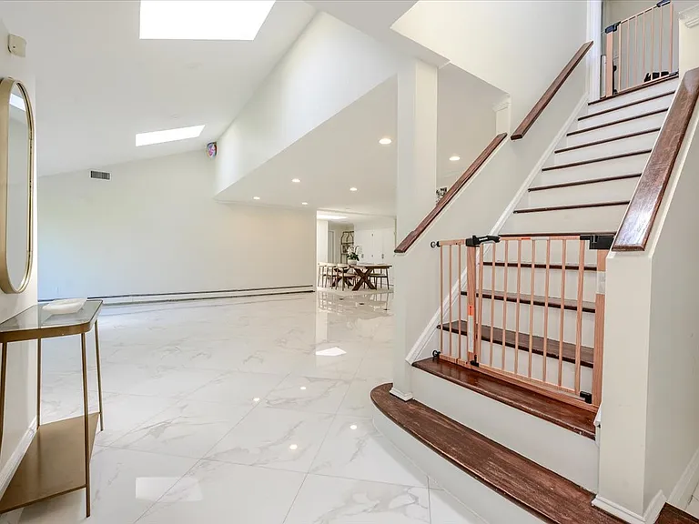 70 Longfellow Rd — Photo 16