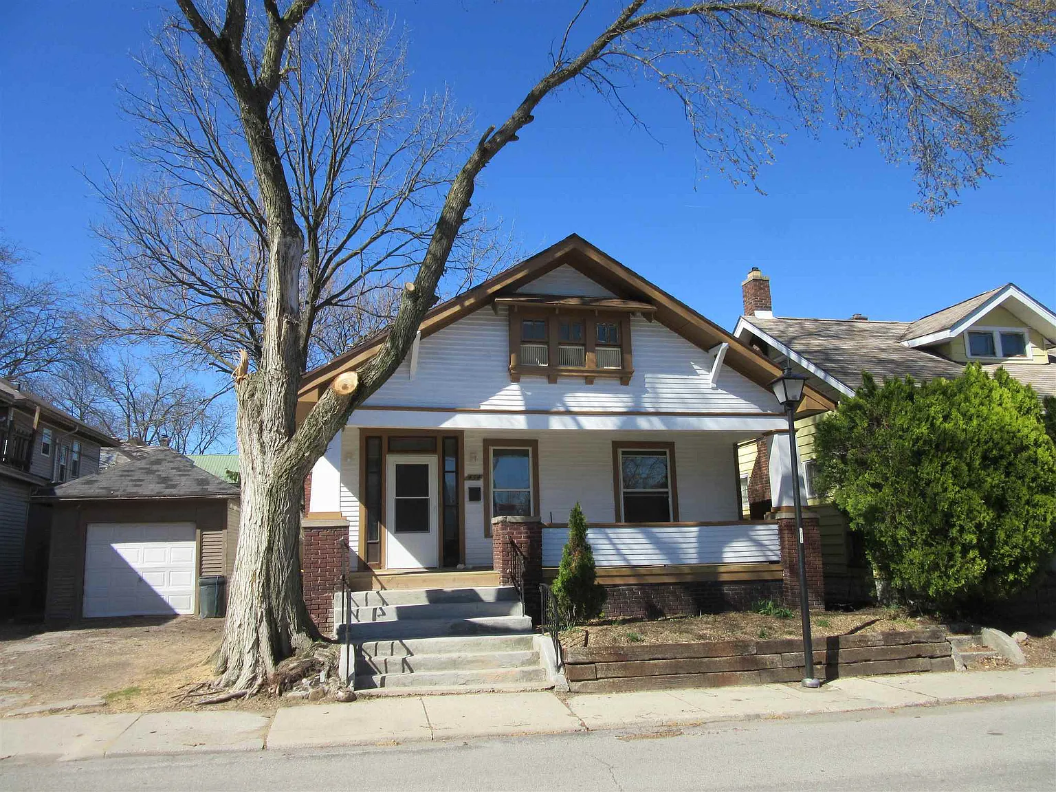 454 Rose Ln photo 1