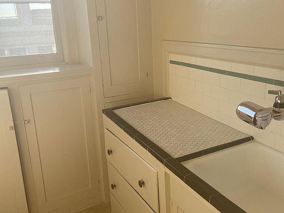 3rd image of 2330 Francisco St #19