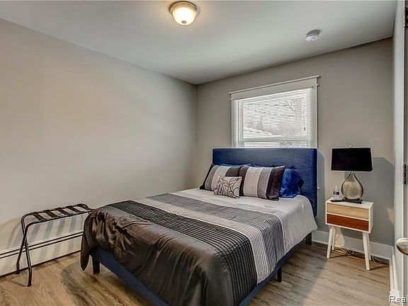 5th image of 4125 Woodland Ave