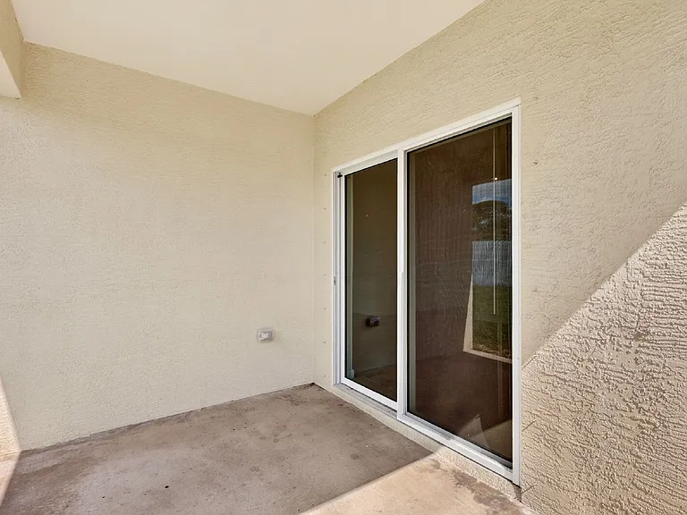 393 SW Tarra Ave — Photo 35