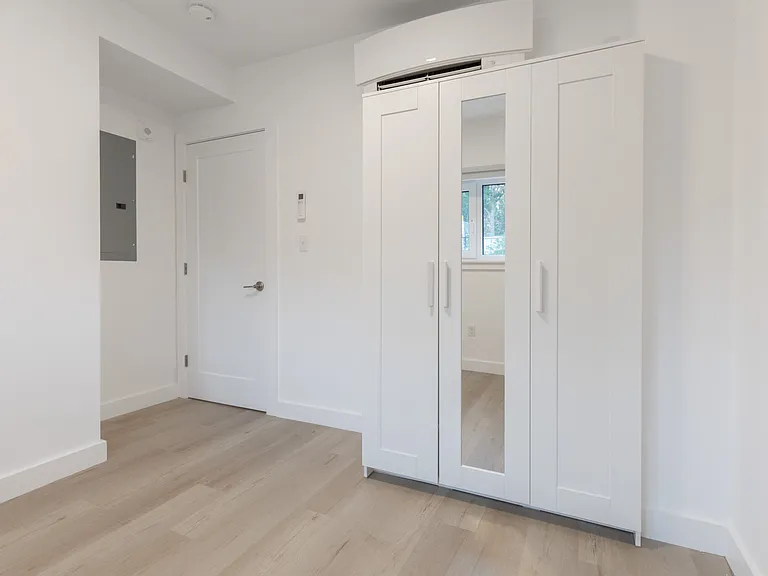 2837 Washington St #4 — Photo 9