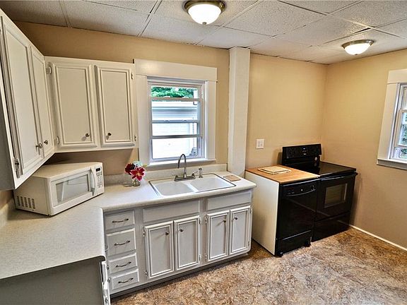 4th image of 901 Hilborn Ave