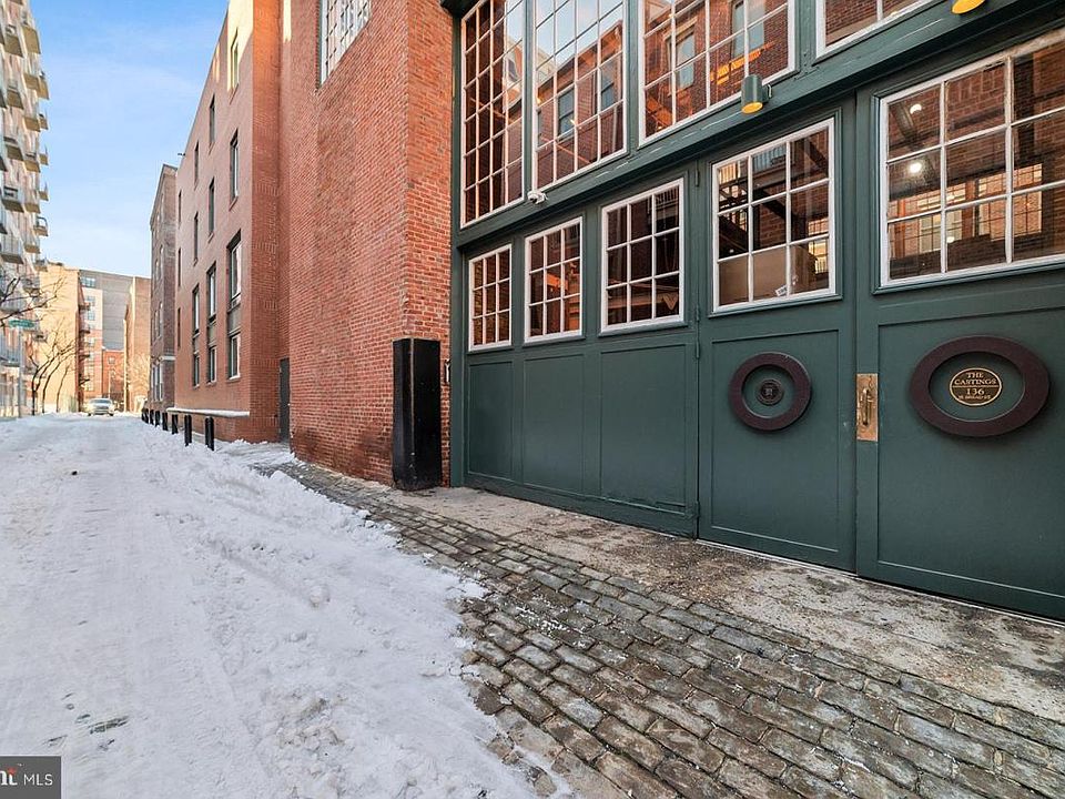 1st image of 130-36 N Bread St #220