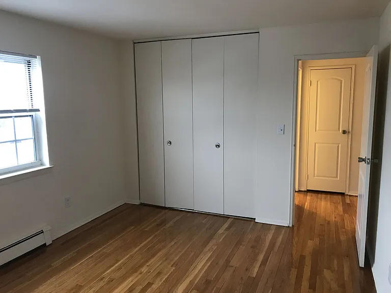 586 Main St — Photo 8