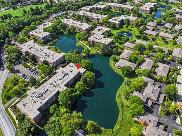 352 Kelburn Rd APT 222, Deerfield, IL 60015