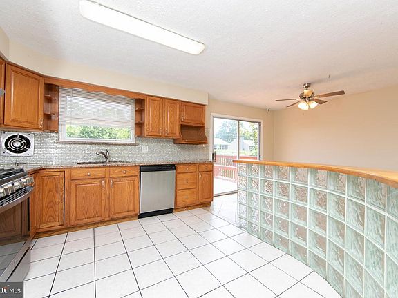 5th image of 15 Knollwood Dr