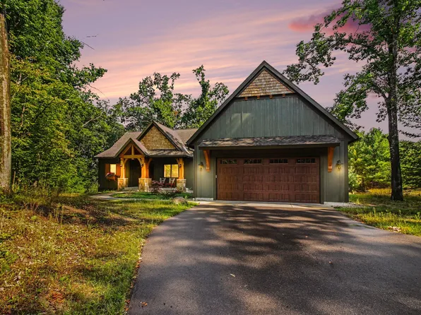 1545 Kitzbuhel Dr, Boyne City, MI 49712