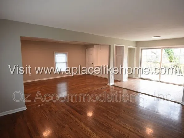 403 W 28th St N, Independence, MO 64050