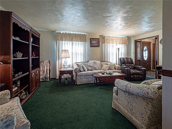 3rd image of 15 Cambridge Dr