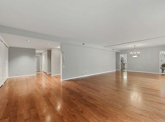 4th image of 221 E Walton Pl APT 2E