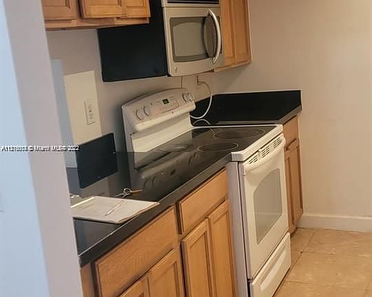 3rd image of 1855 NE 121st St APT 27
