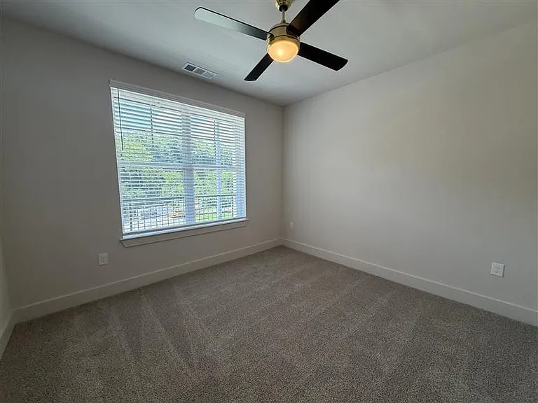 District on the Etowah Apartments — Photo 525