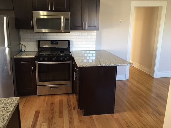 2nd image of 1424 W Devon Ave #3W