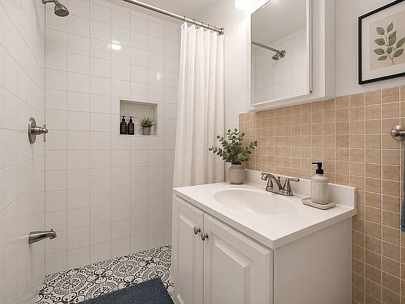 5th image of 166 State St APT 1