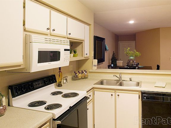 5th image of 8020 Rush River Dr APT 424