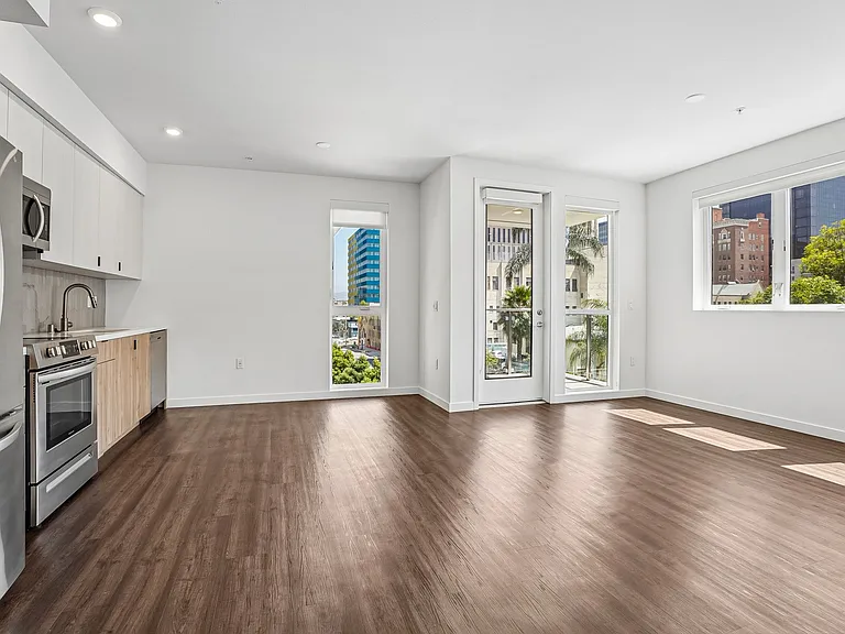 689 S Catalina — Photo 31