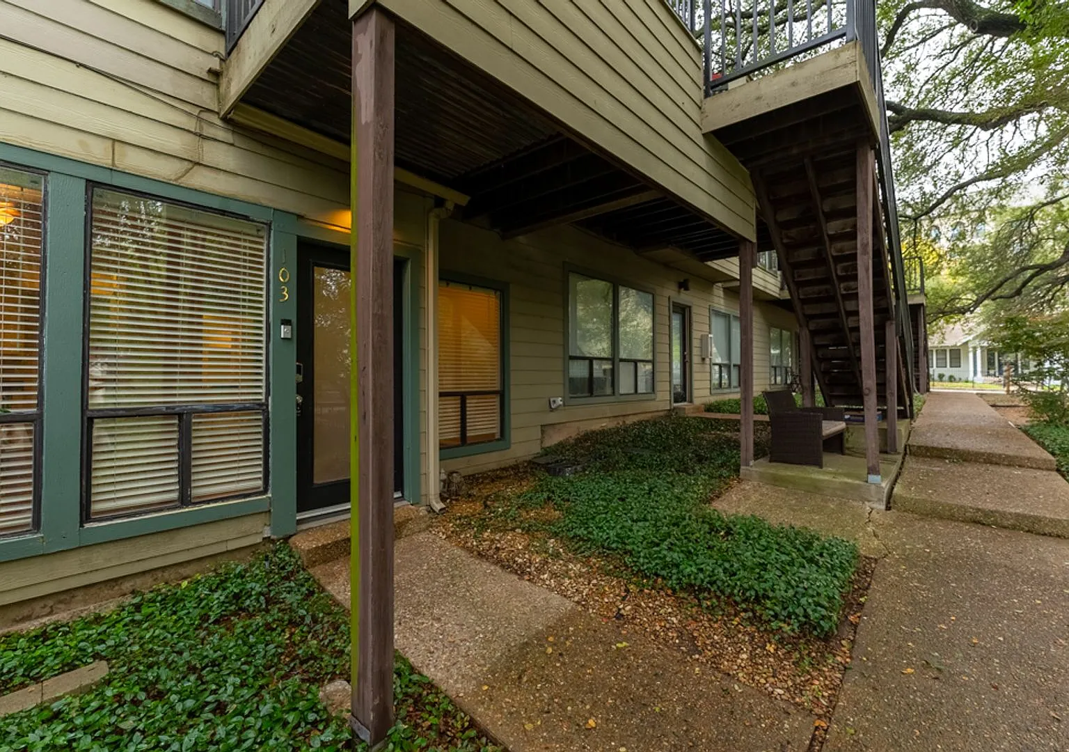 Adorable Studio with Garage nearby UT — Photo 1
