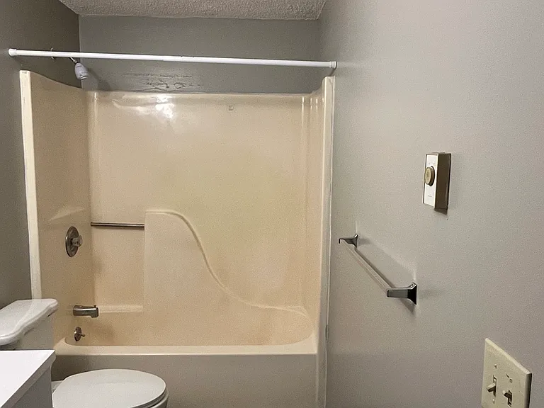 Maplewood Apartments — Photo 34