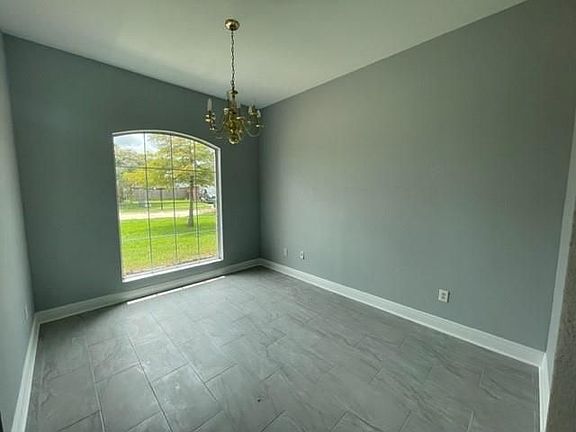 2nd image of 140 Oak Moss Dr