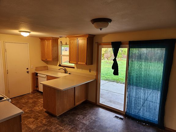 3rd image of 3560 NE Canterbury Cir