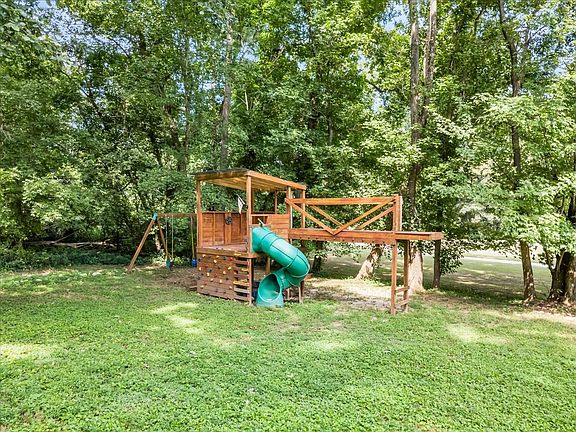 4th image of 423 Rivermont Dr