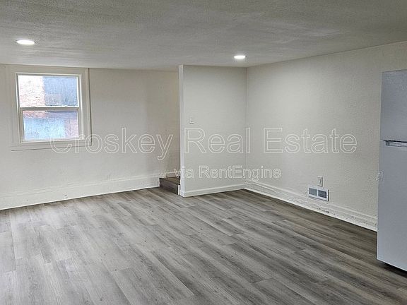 3rd image of 1346 Redwood St