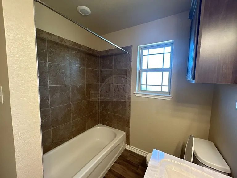 2109 Martin Luther King Jr Blvd — Photo 29