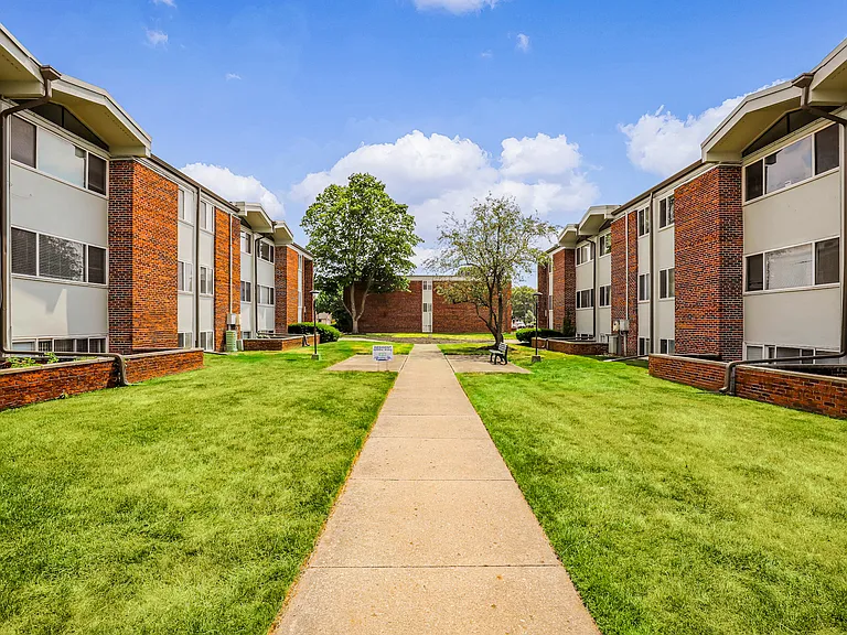 Thurber Square Apartments — Photo 8