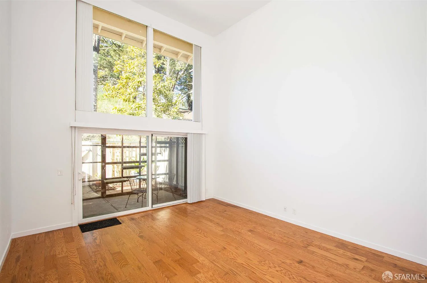 3 bed, 2.0 bath, 1400 sqft, $4,400 — Photo 2