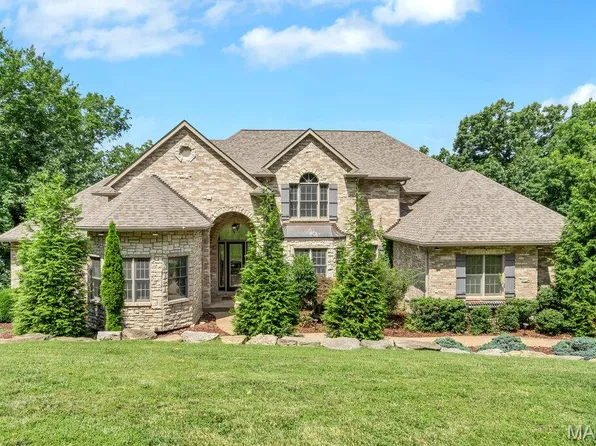 1233 Diamond Valley Dr, High Ridge, MO 63049