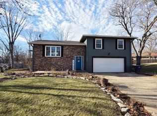 1209 Frontier Ln, Manhattan, KS 66503