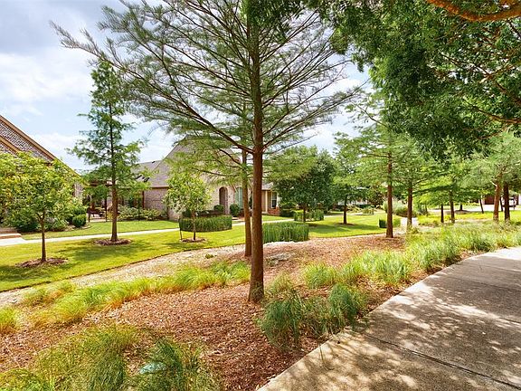 3rd image of 1404 Park Hill Ln