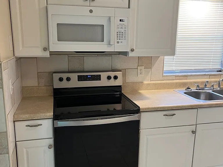 21310 Stillwater Ave — Photo 6