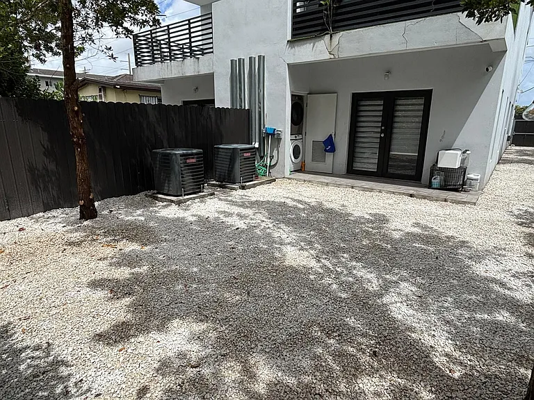 2210 W 5th Way — Photo 14