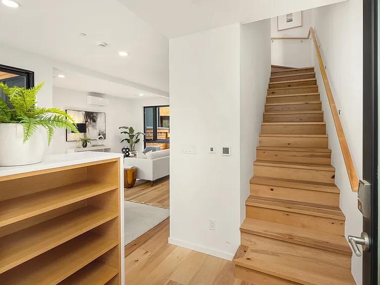 204 Shepard Way NW — Photo 4