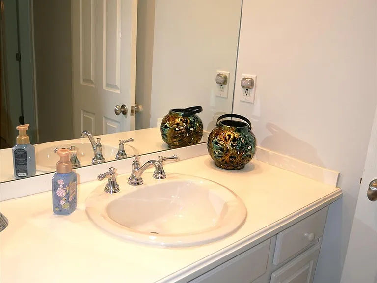 444 S Chester St #413 — Photo 26