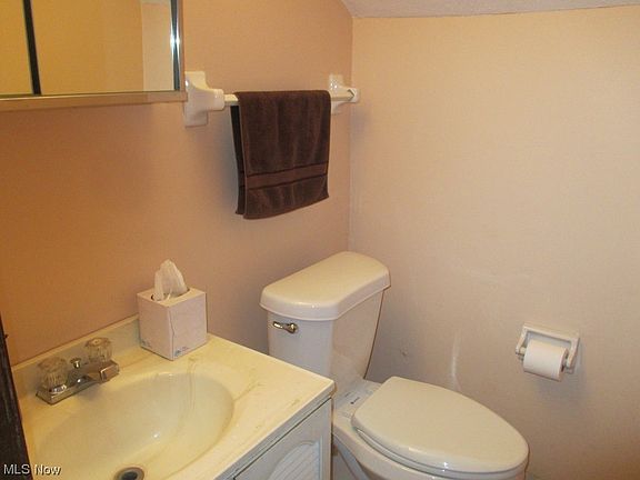 5th image of 656 University Ave