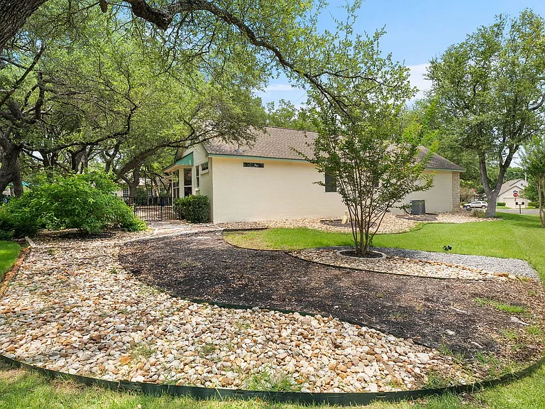 104 Bronco Cir — Photo 34