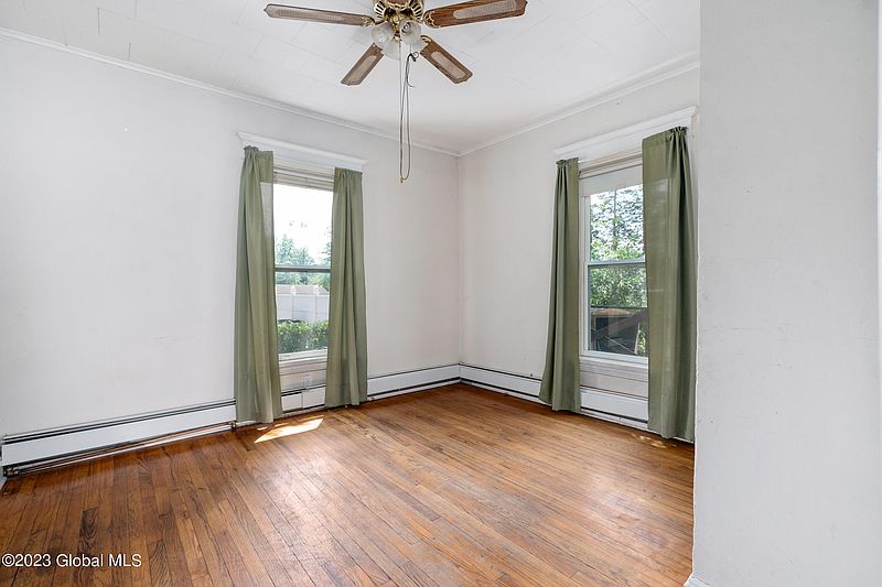 4th image of 3070 Albany Street