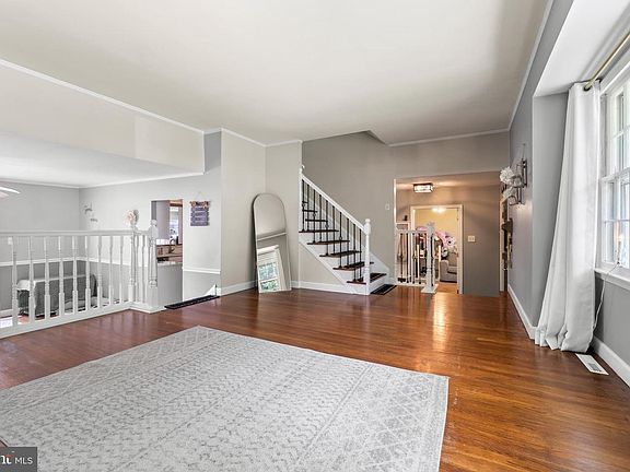 4th image of 521 Revere Dr