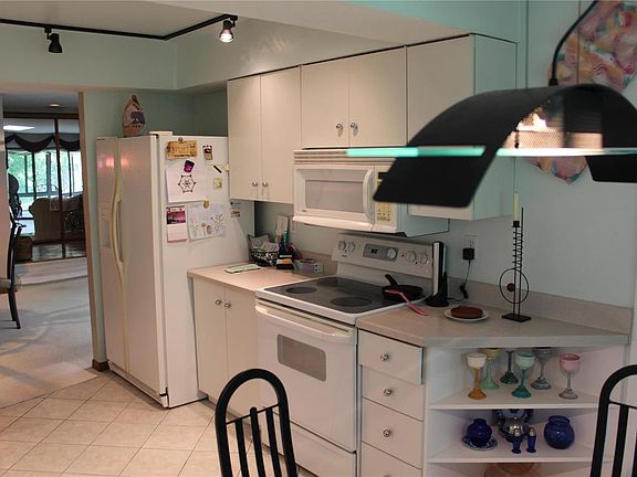 4th image of 2341 Seven Pines Dr Unit 5