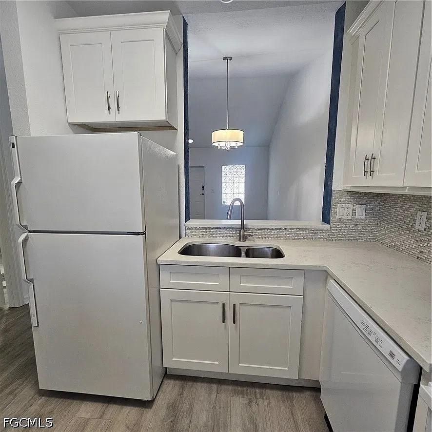 2 bed, 2.0 bath, 932 sqft, $1,350 — Photo 3