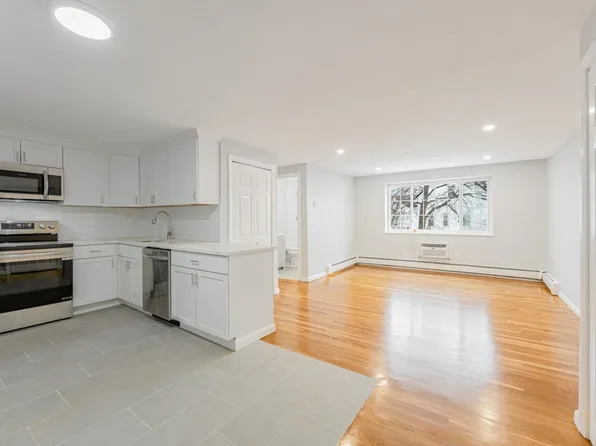 15 Staples Ave APT 31, Everett, MA 02149