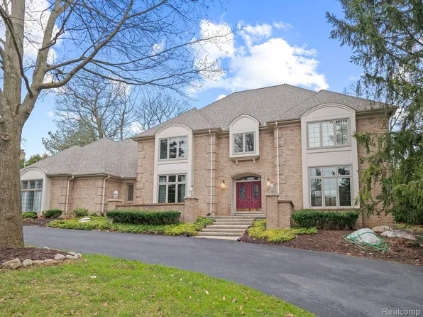 2870 Meadowood Ln, Bloomfield Hills, MI 48302